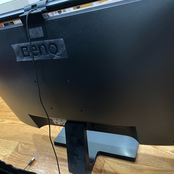BENQ 27” MONITOR LIKE NEW - Picture 4 of 7